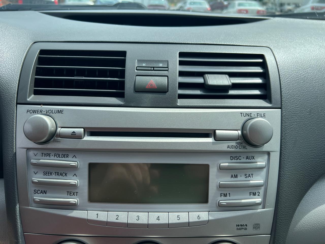 Toyota Camry LE 6-Spd AT 2011