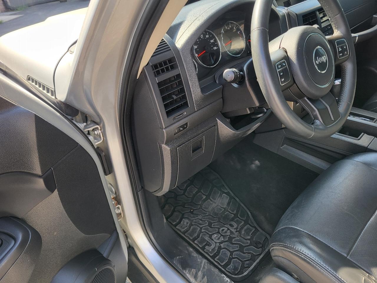 Jeep Liberty Sport 4WD 2012