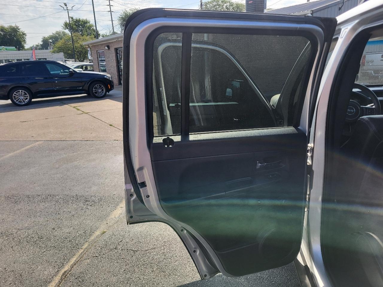 Jeep Liberty Sport 4WD 2012