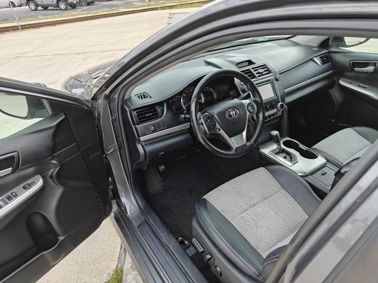 Toyota Camry SE 2014
