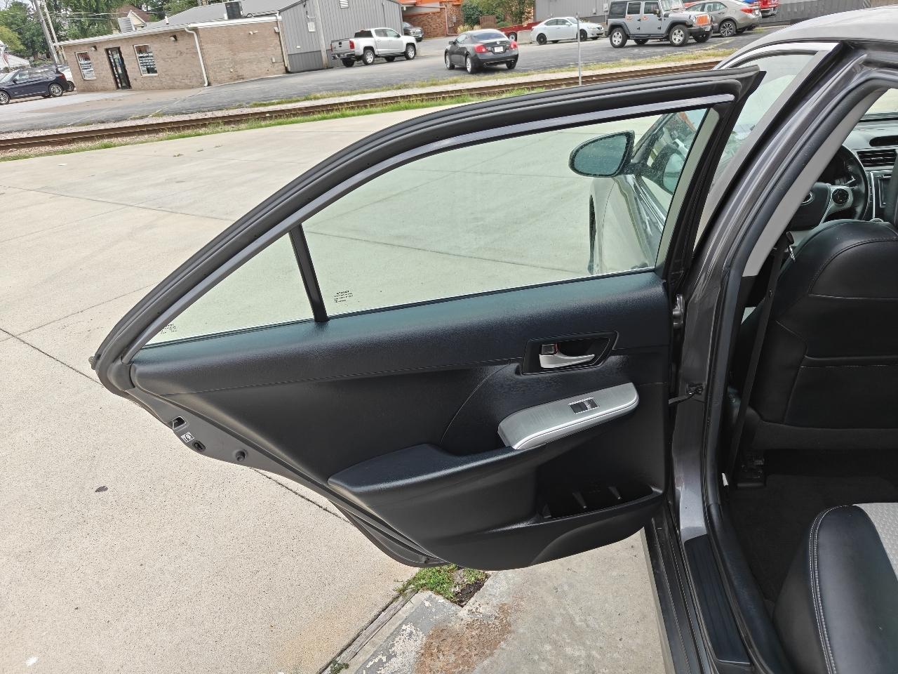 Toyota Camry SE 2014