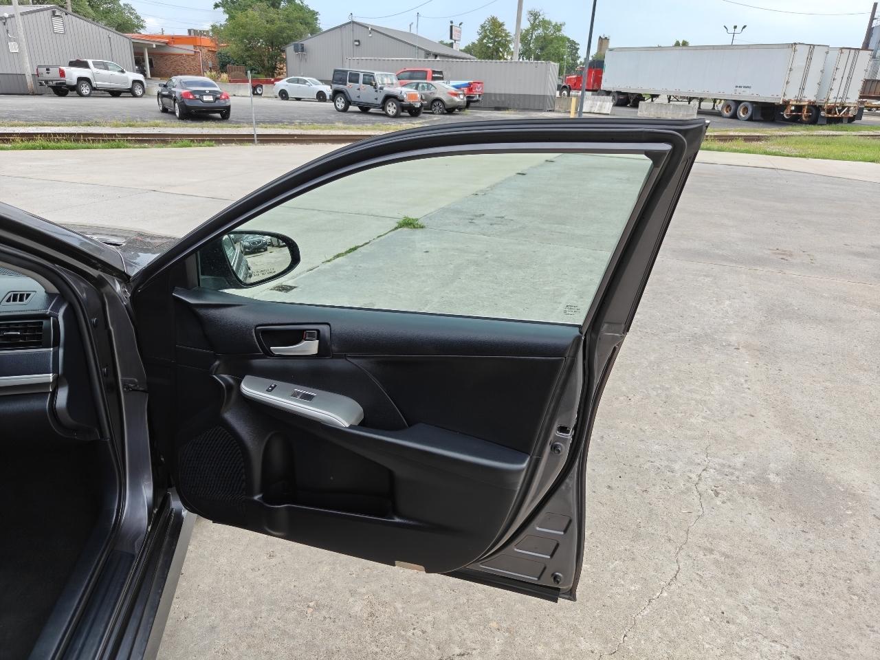 Toyota Camry SE 2014