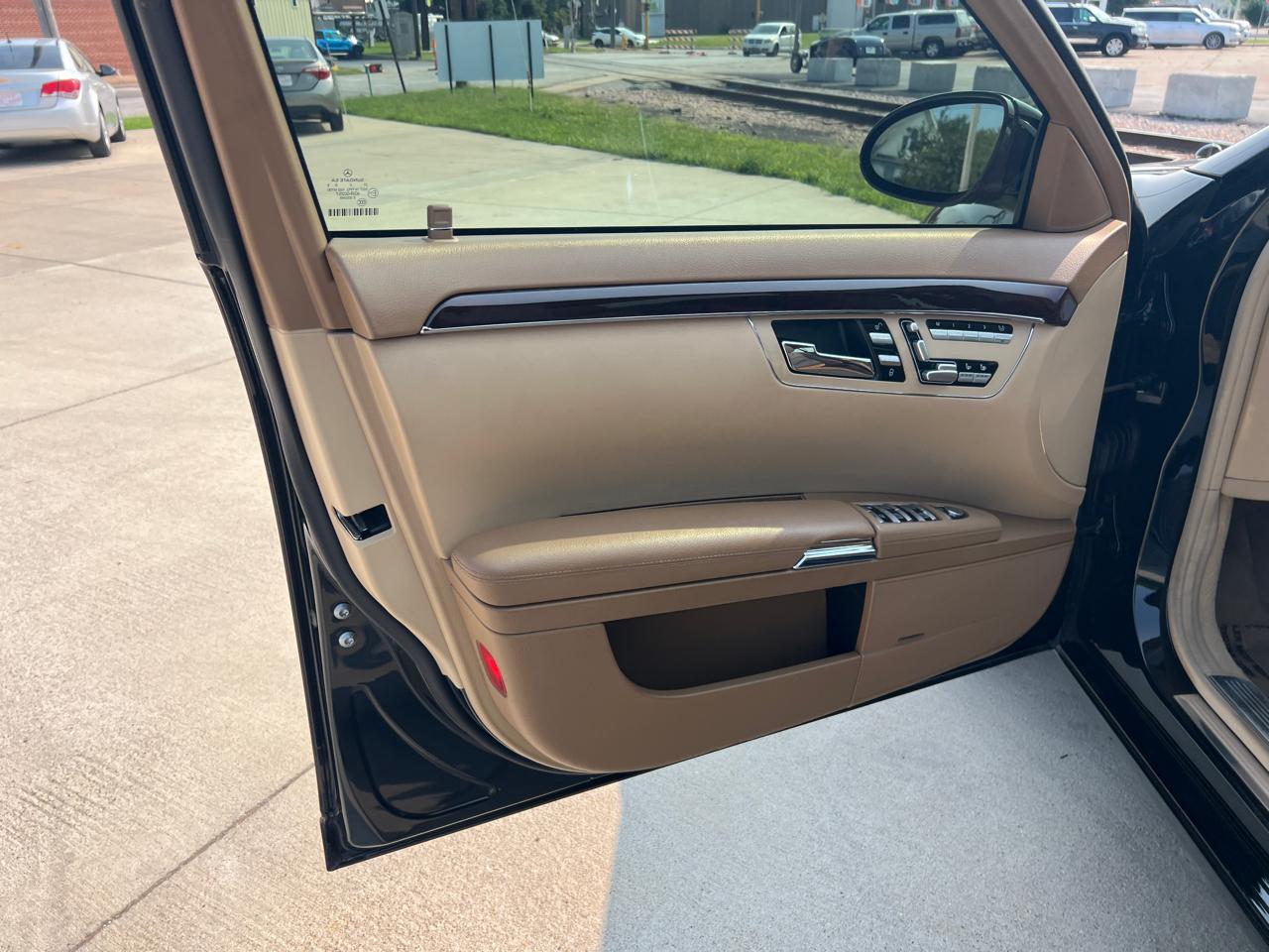 Mercedes-Benz S-Class S550 4MATIC 2007