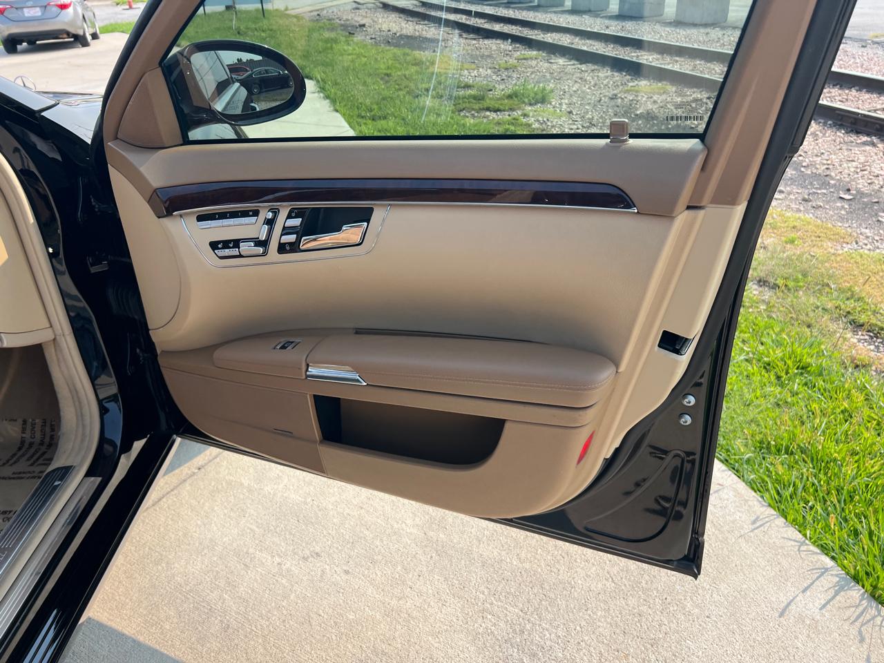 Mercedes-Benz S-Class S550 4MATIC 2007