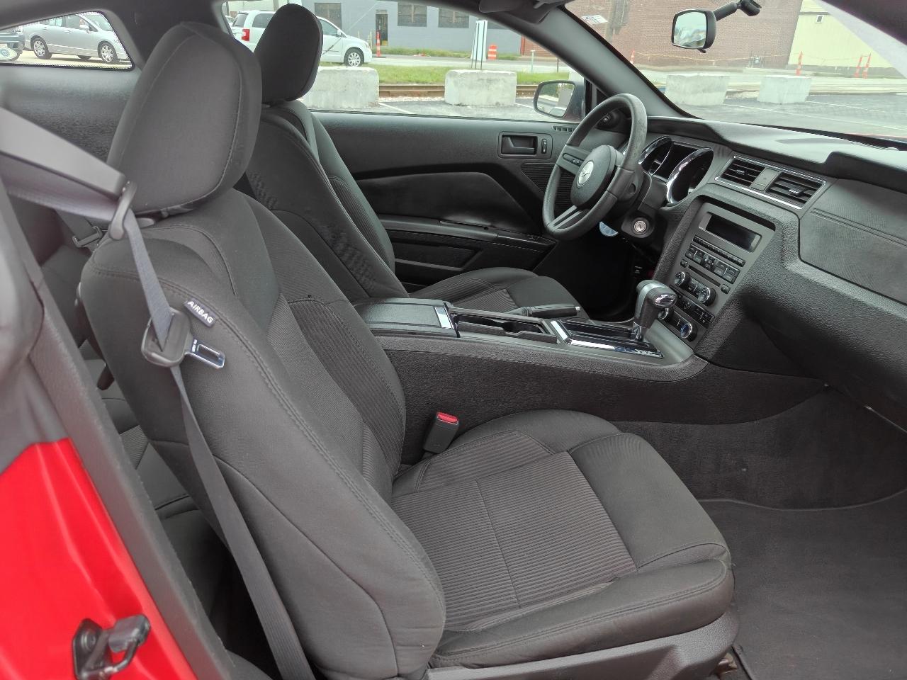 Ford Mustang V6 Coupe 2010