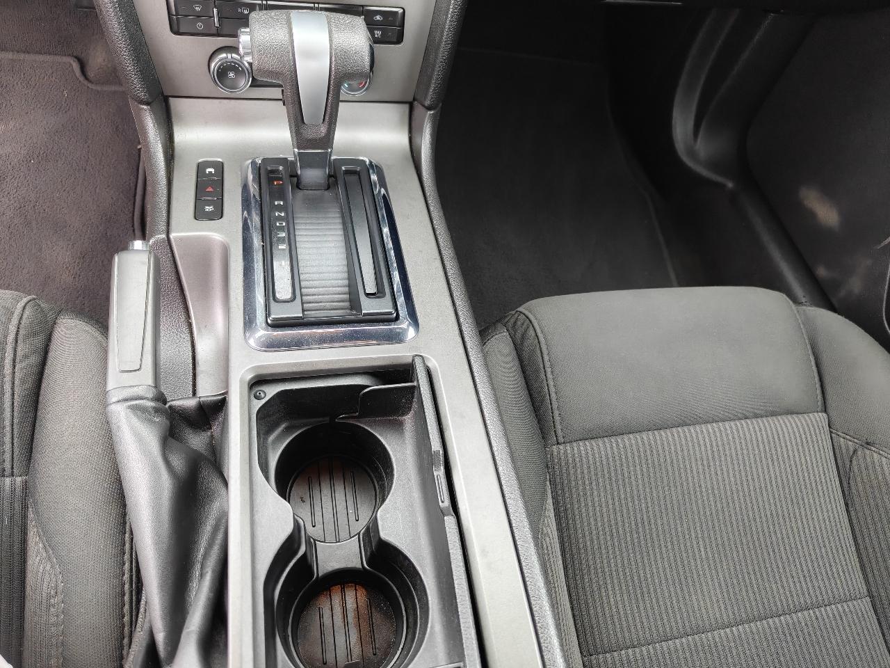 Ford Mustang V6 Coupe 2010