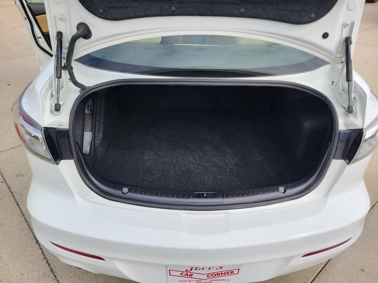 Mazda MAZDA3 i Touring 4-door 2012