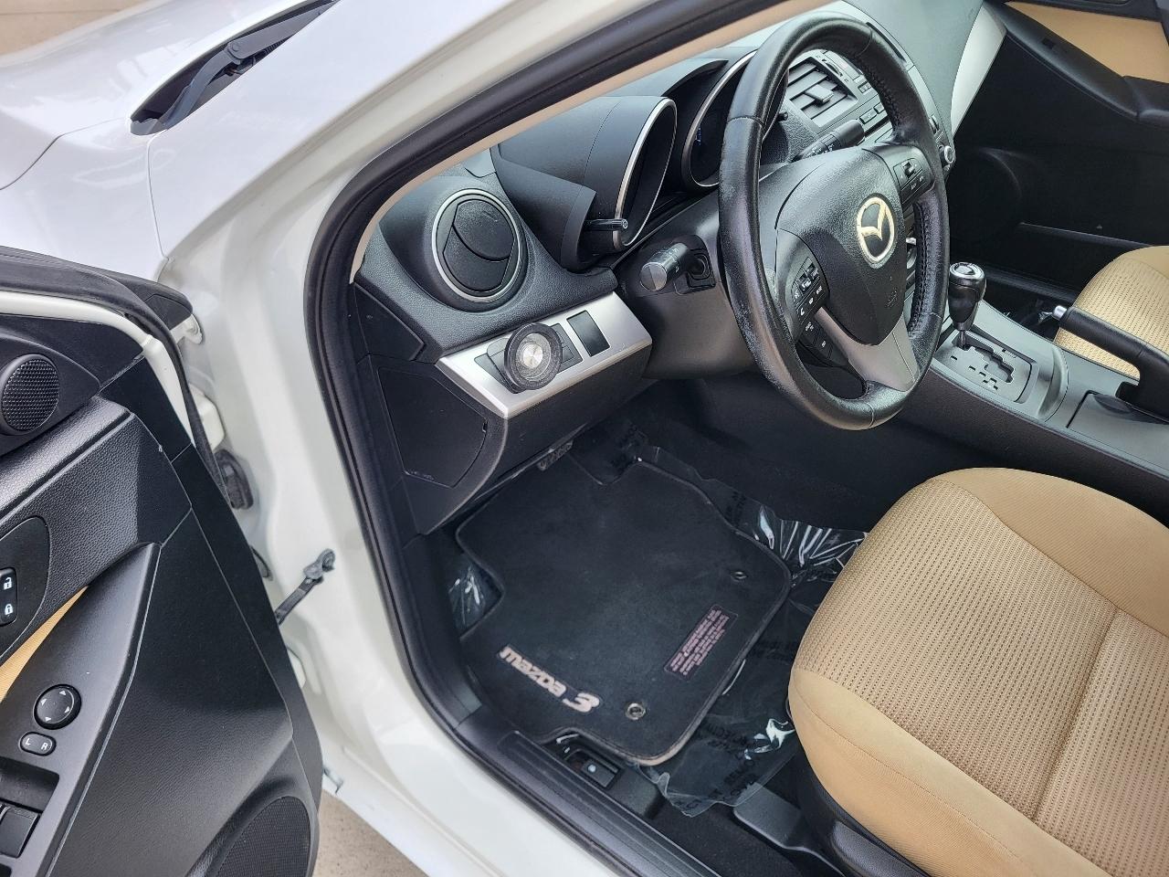 Mazda MAZDA3 i Touring 4-door 2012