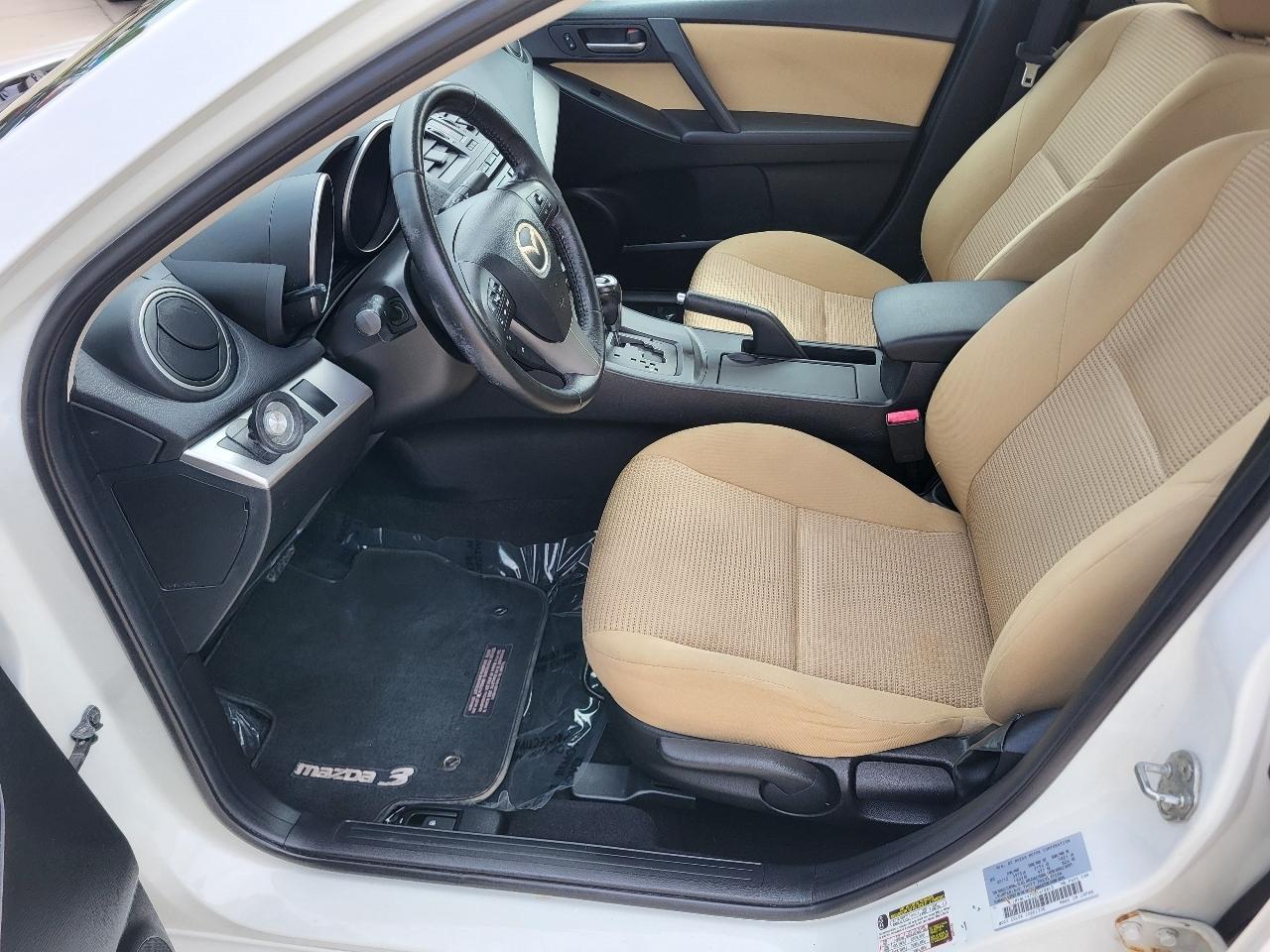 Mazda MAZDA3 i Touring 4-door 2012