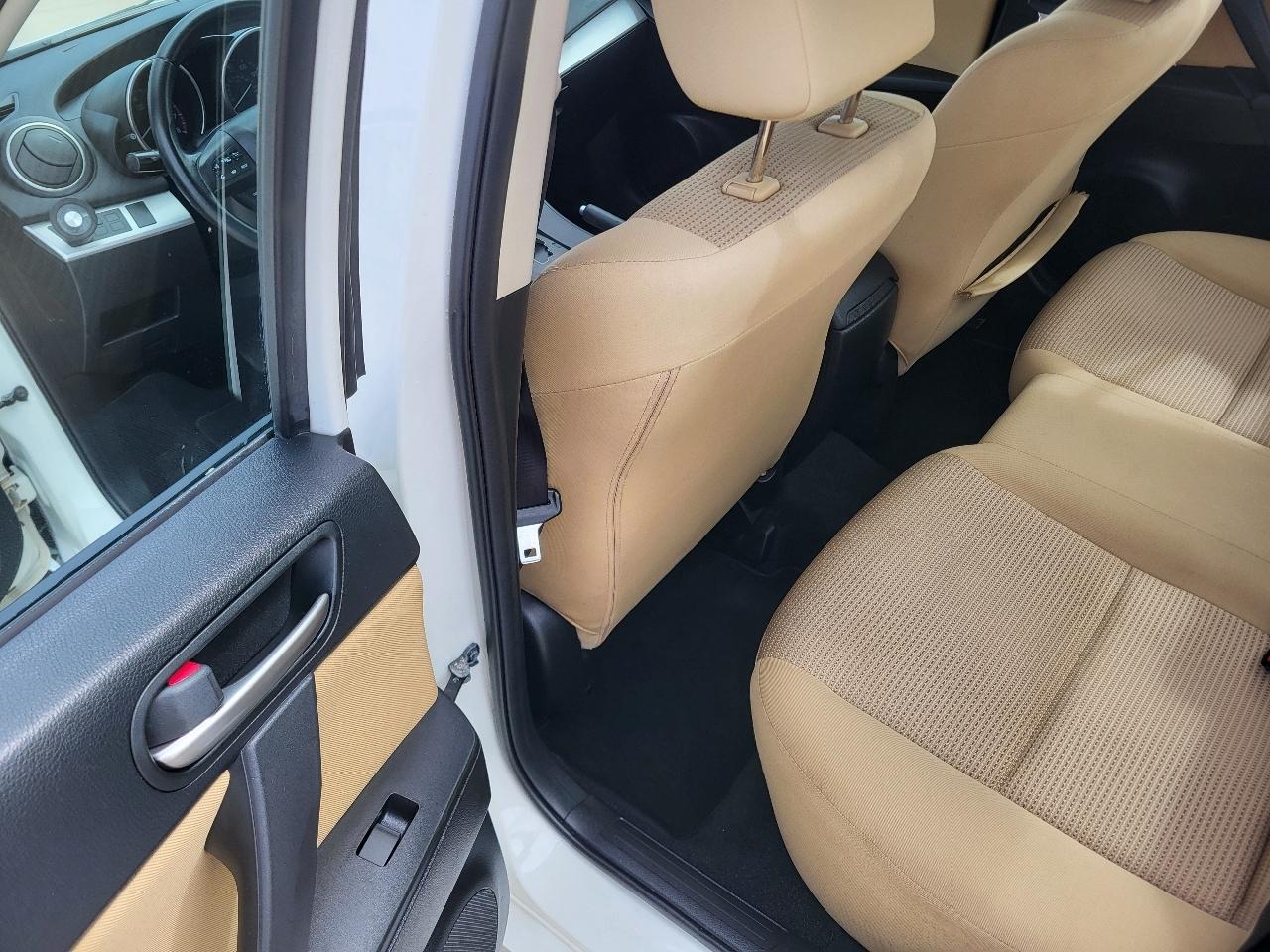 Mazda MAZDA3 i Touring 4-door 2012