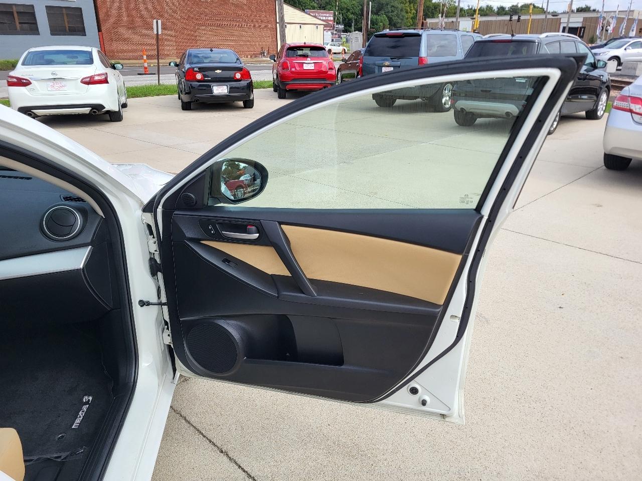 Mazda MAZDA3 i Touring 4-door 2012