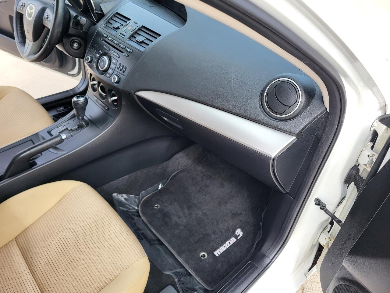 Mazda MAZDA3 i Touring 4-door 2012