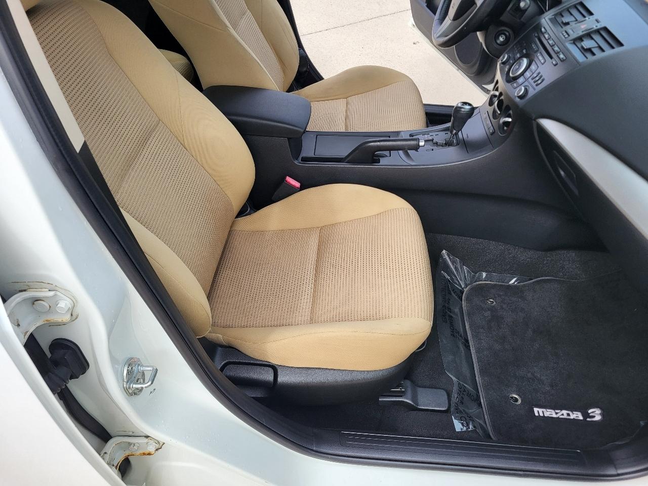Mazda MAZDA3 i Touring 4-door 2012