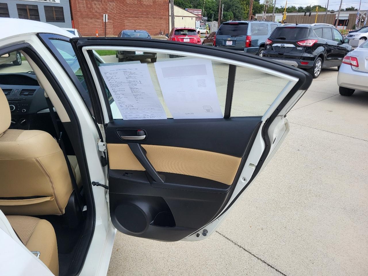 Mazda MAZDA3 i Touring 4-door 2012