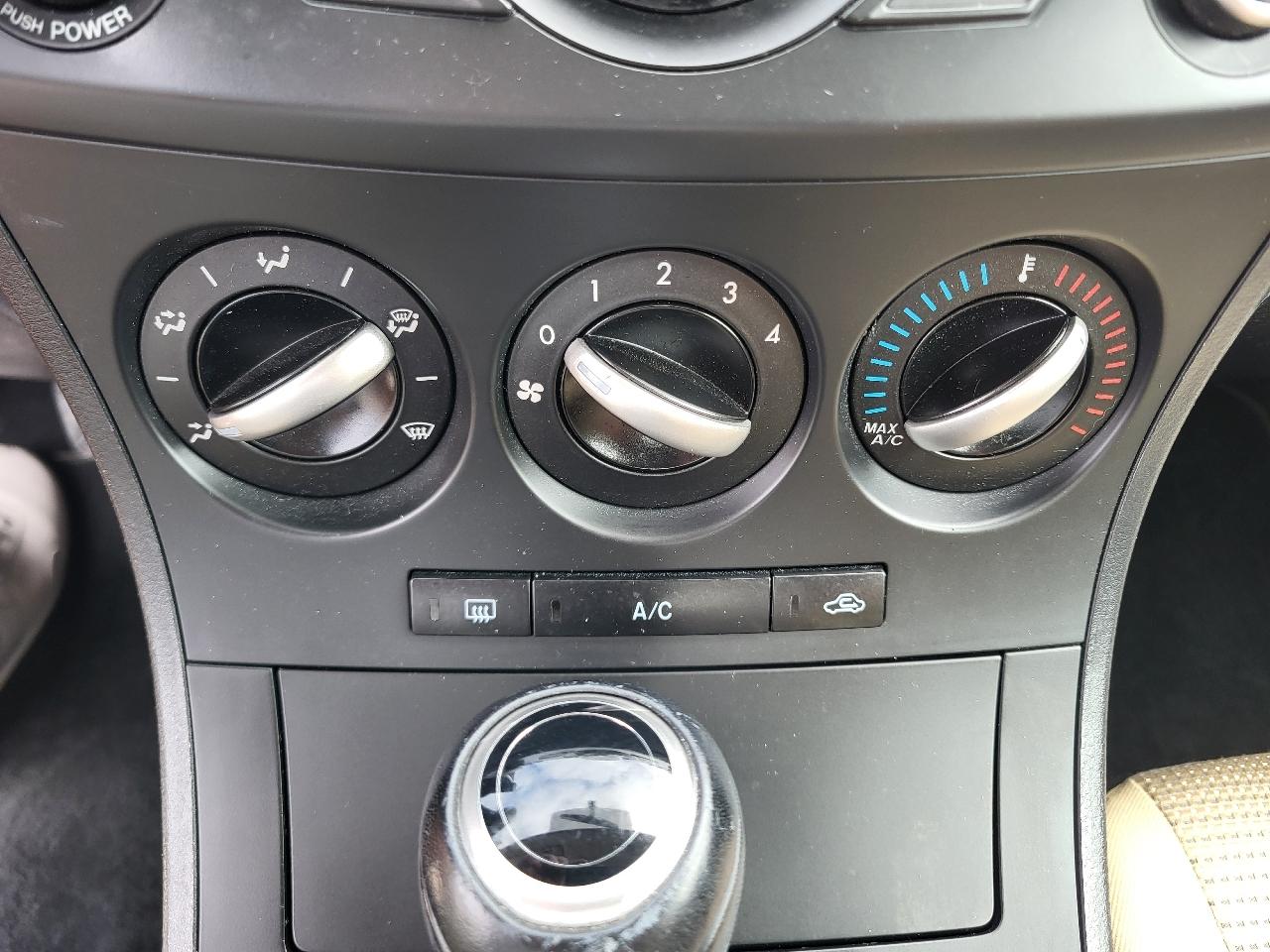 Mazda MAZDA3 i Touring 4-door 2012