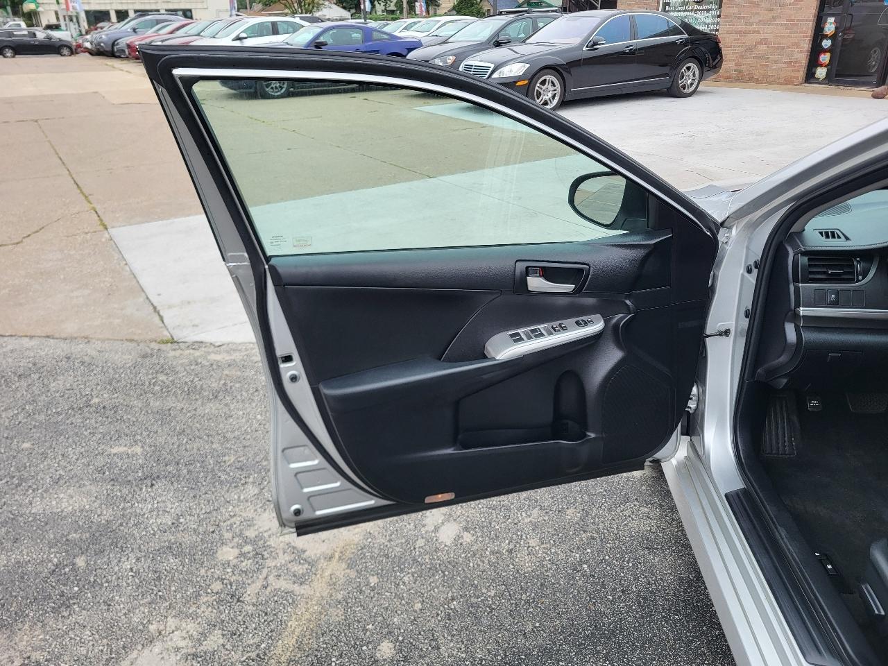 Toyota Camry SE V6 2013