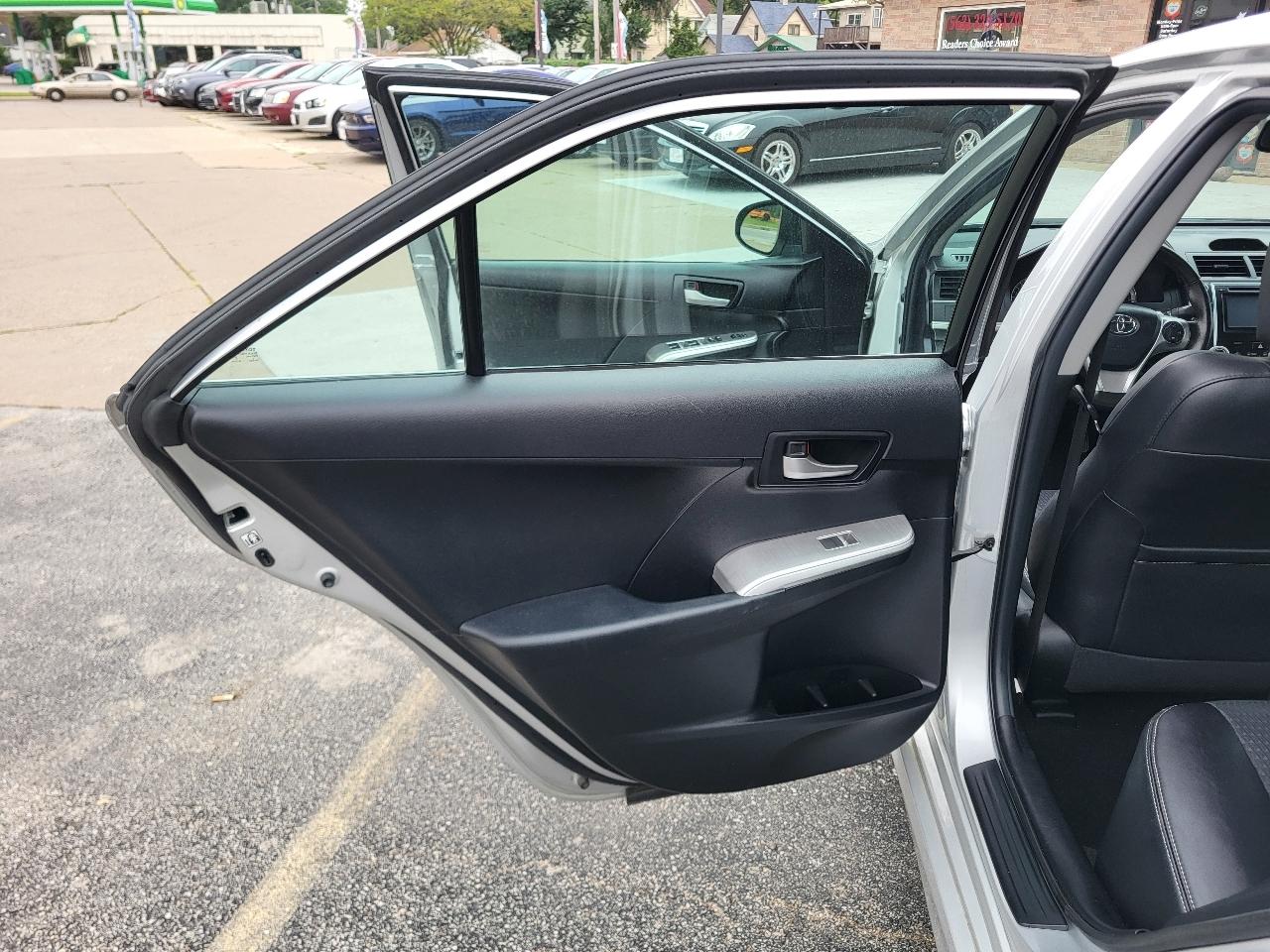 Toyota Camry SE V6 2013