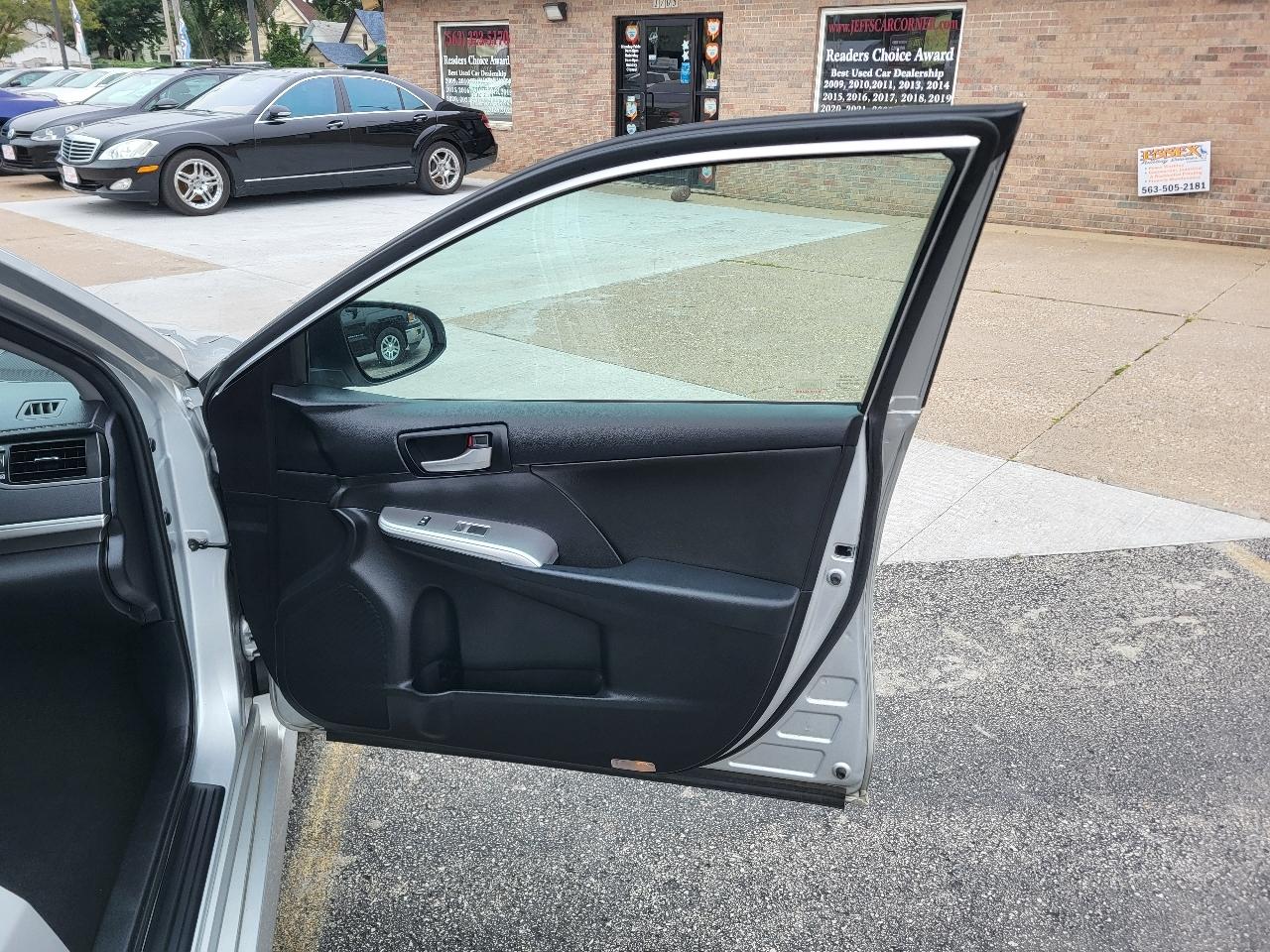 Toyota Camry SE V6 2013