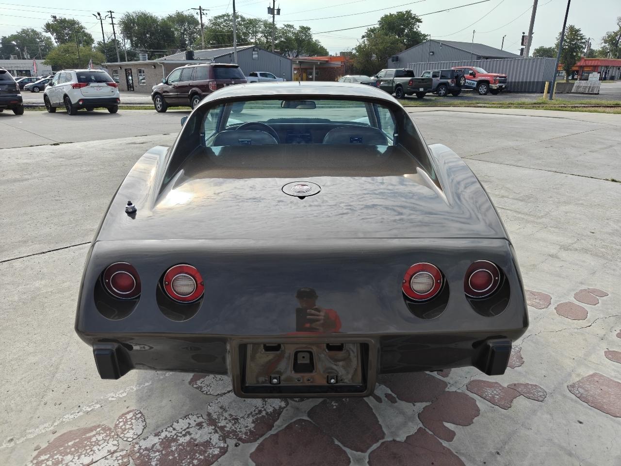 Chevrolet Corvette 2dr Stingray Cpe w/1LT 1976
