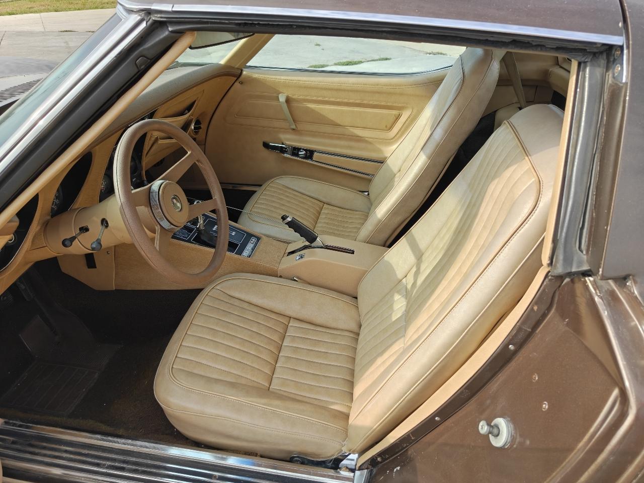 Chevrolet Corvette 2dr Stingray Cpe w/1LT 1976