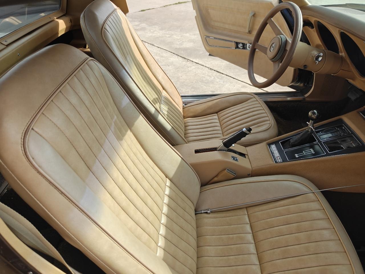 Chevrolet Corvette 2dr Stingray Cpe w/1LT 1976