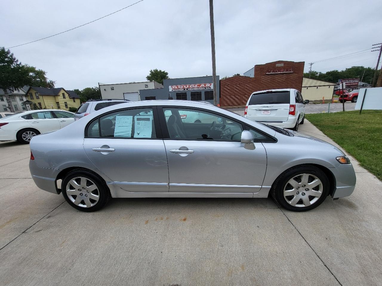 Honda Civic LX Sedan 5-Speed AT 2009