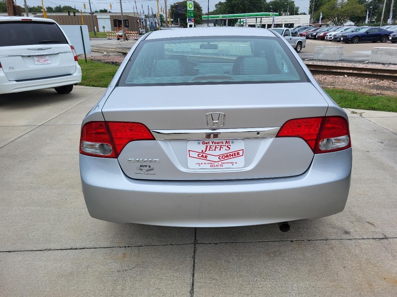 Honda Civic LX Sedan 5-Speed AT 2009