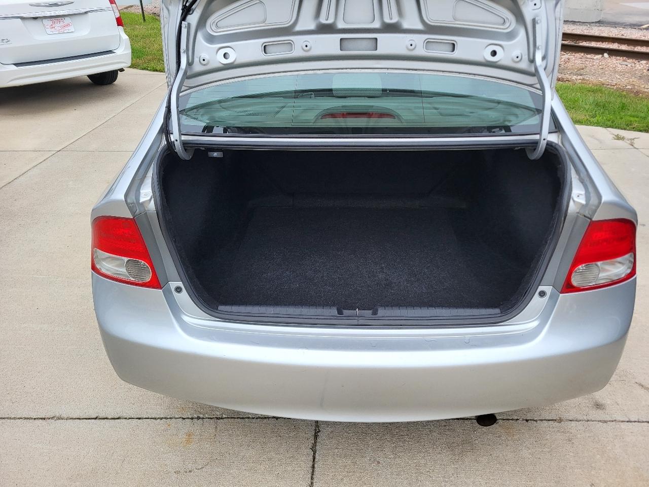 Honda Civic LX Sedan 5-Speed AT 2009