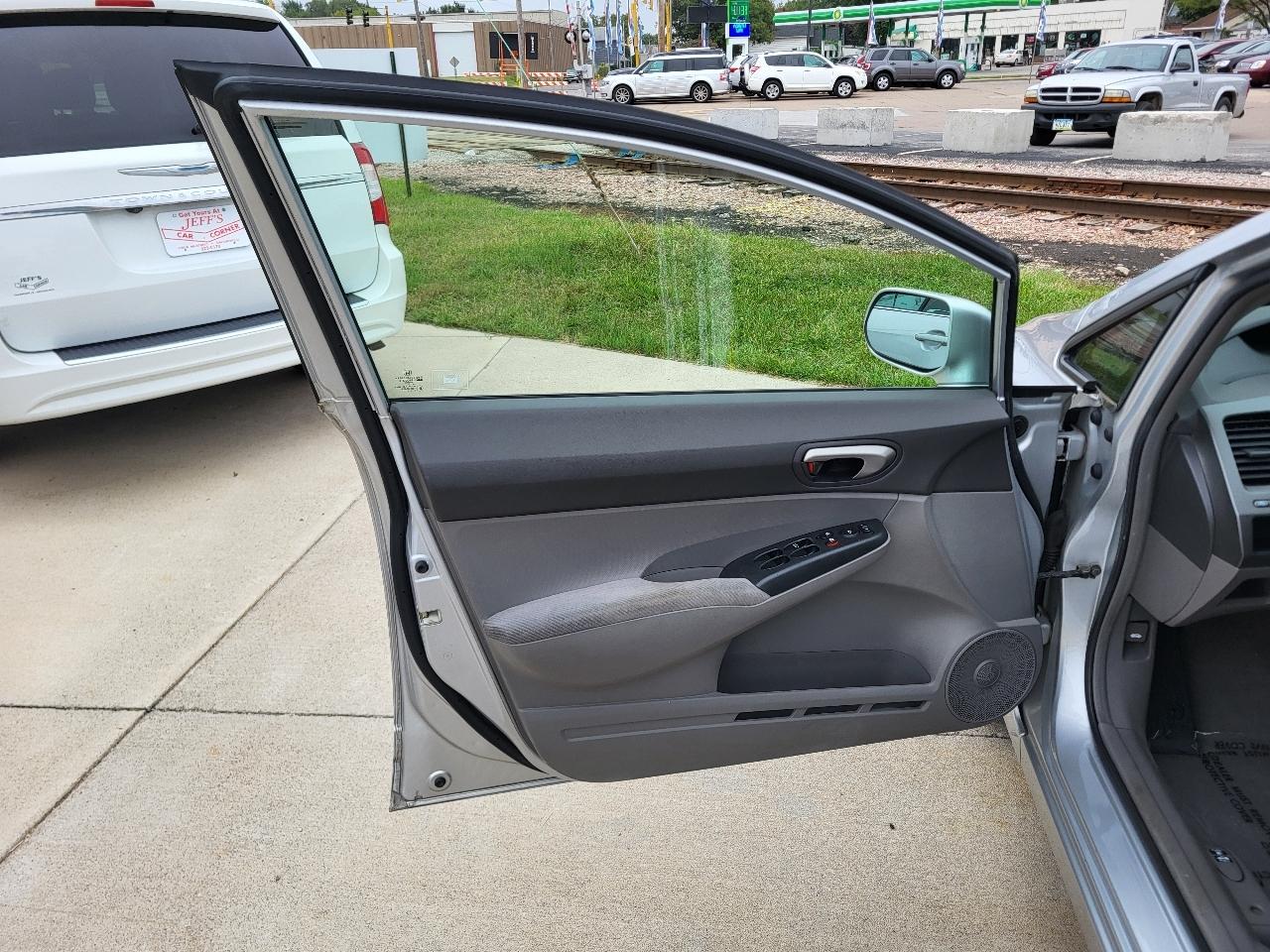 Honda Civic LX Sedan 5-Speed AT 2009