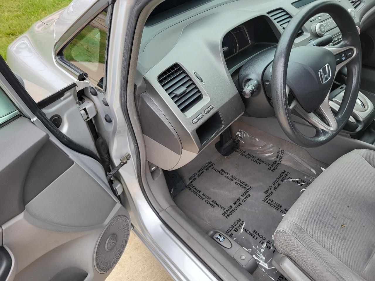 Honda Civic LX Sedan 5-Speed AT 2009