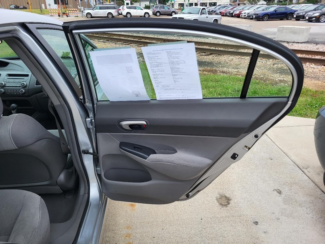 Honda Civic LX Sedan 5-Speed AT 2009