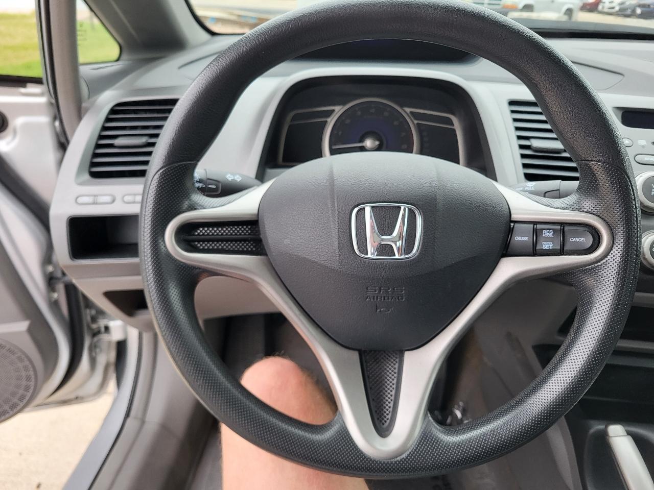 Honda Civic LX Sedan 5-Speed AT 2009