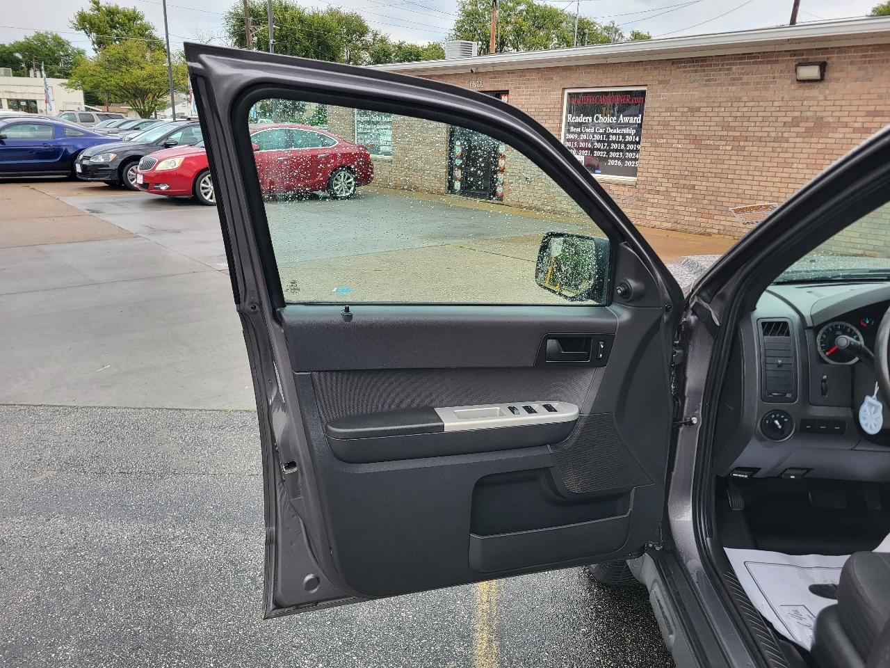 Ford Escape XLT FWD 2012