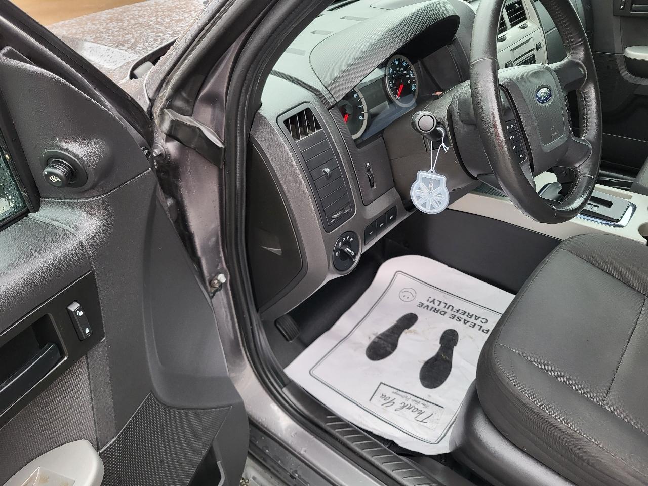 Ford Escape XLT FWD 2012