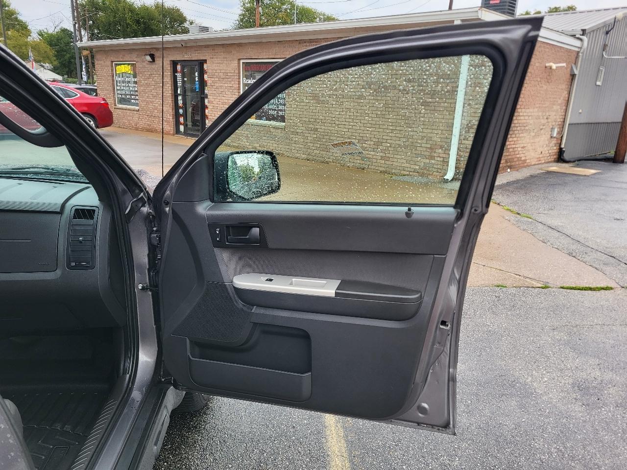 Ford Escape XLT FWD 2012