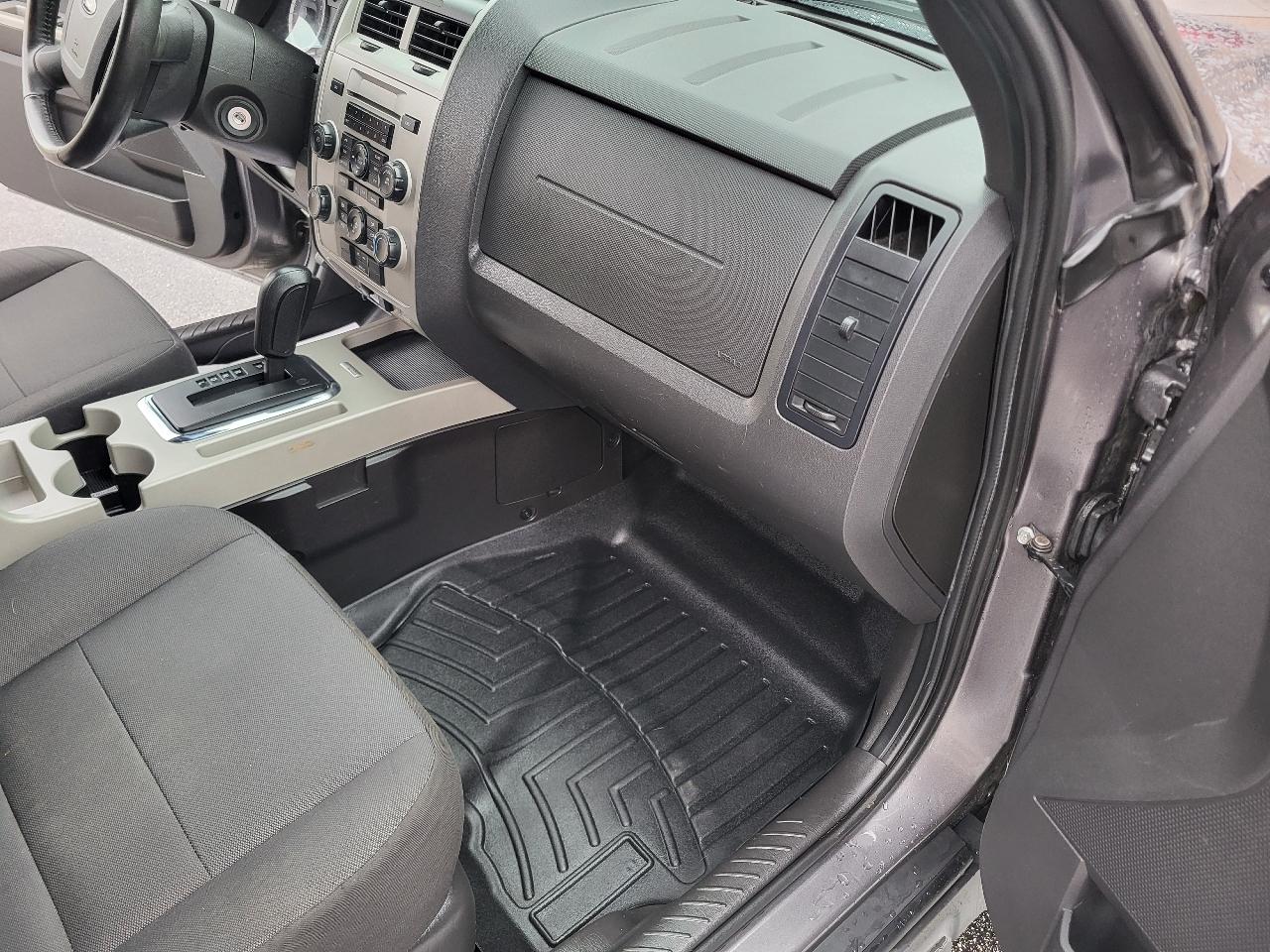 Ford Escape XLT FWD 2012