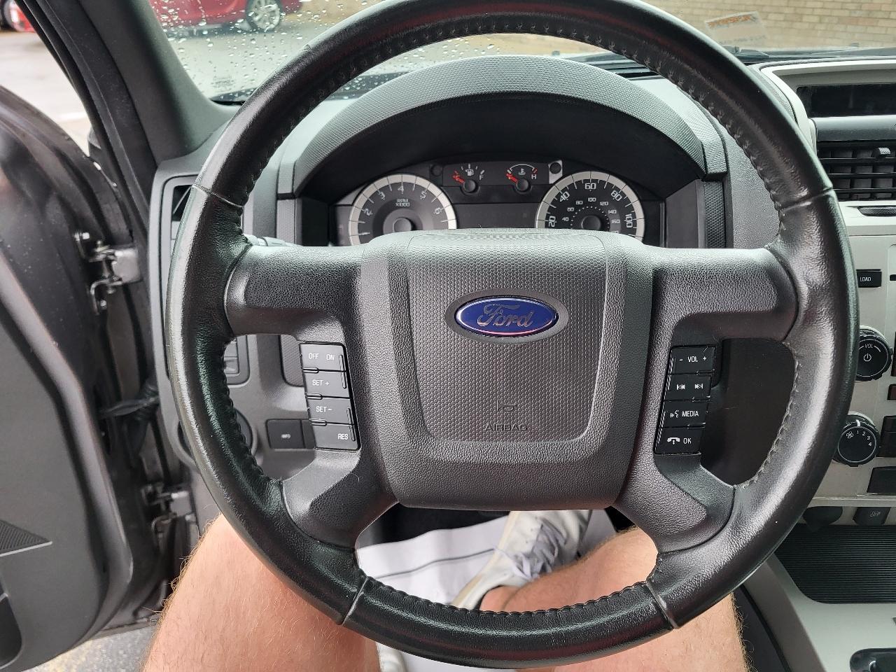 Ford Escape XLT FWD 2012