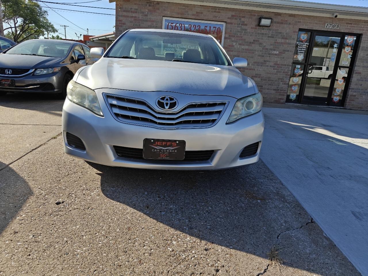 Toyota Camry LE 6-Spd AT 2011