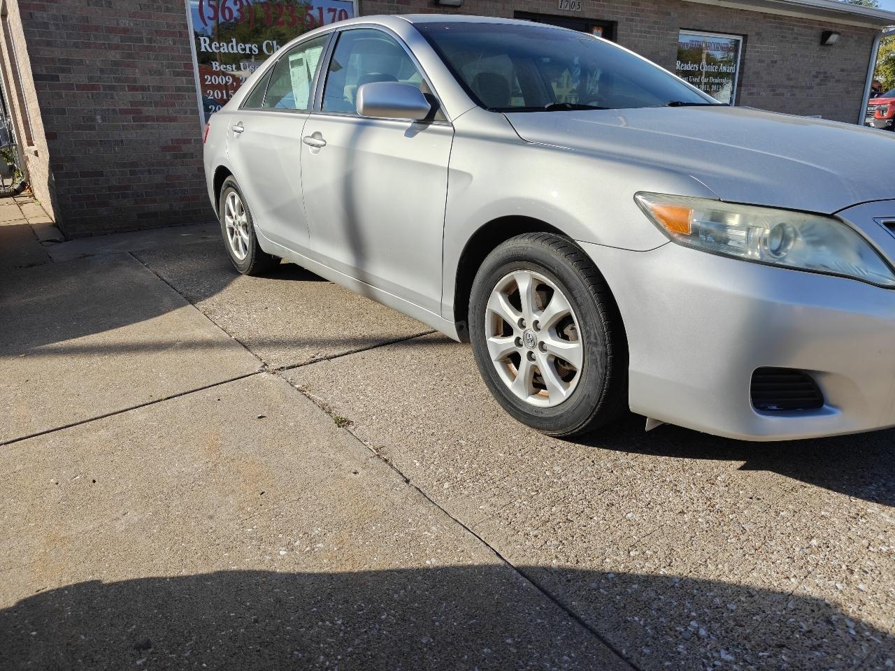 Toyota Camry LE 6-Spd AT 2011