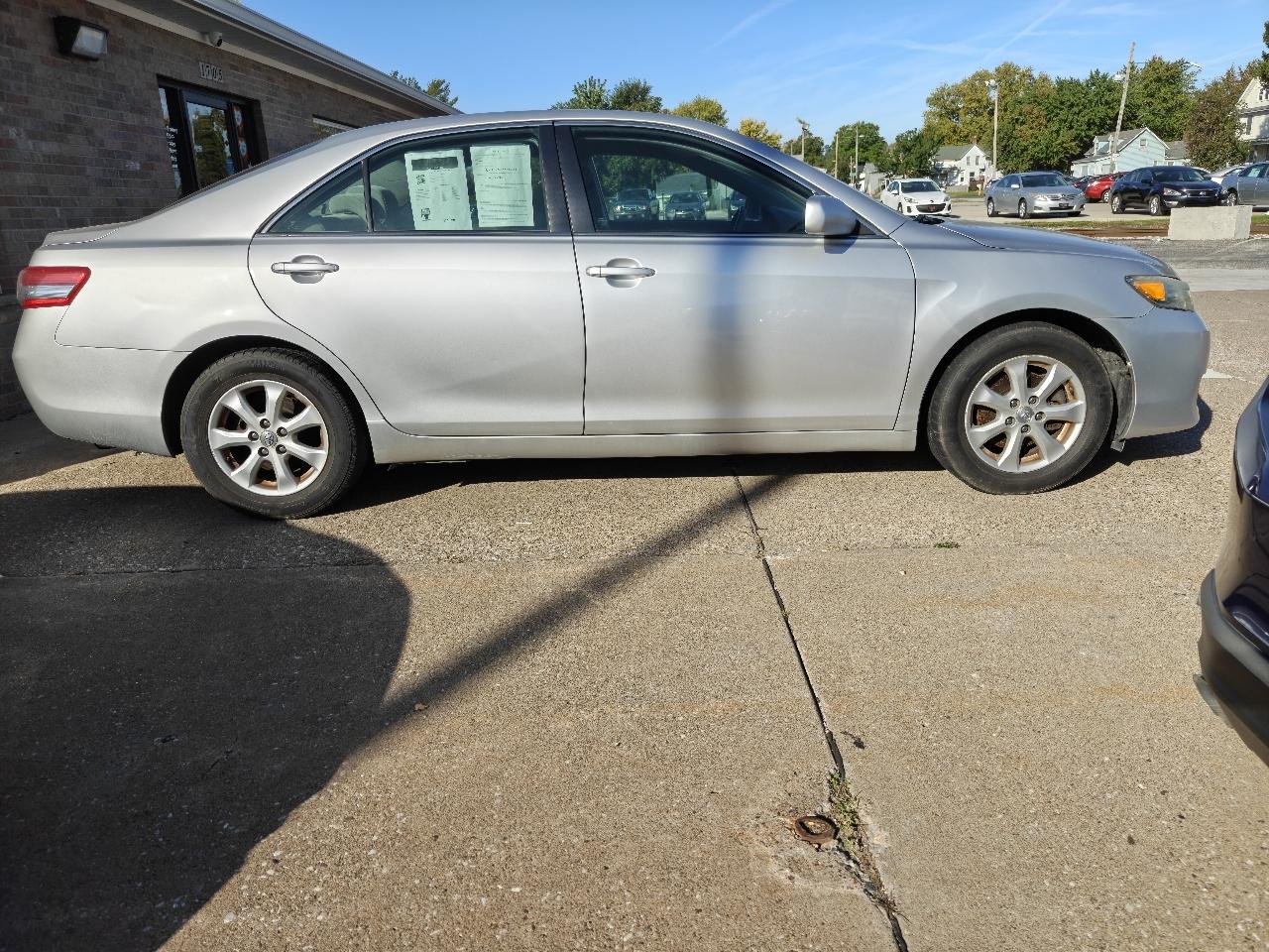 Toyota Camry LE 6-Spd AT 2011