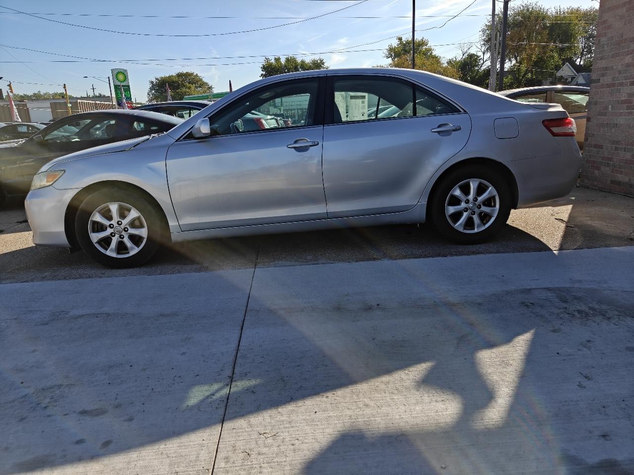 Toyota Camry LE 6-Spd AT 2011