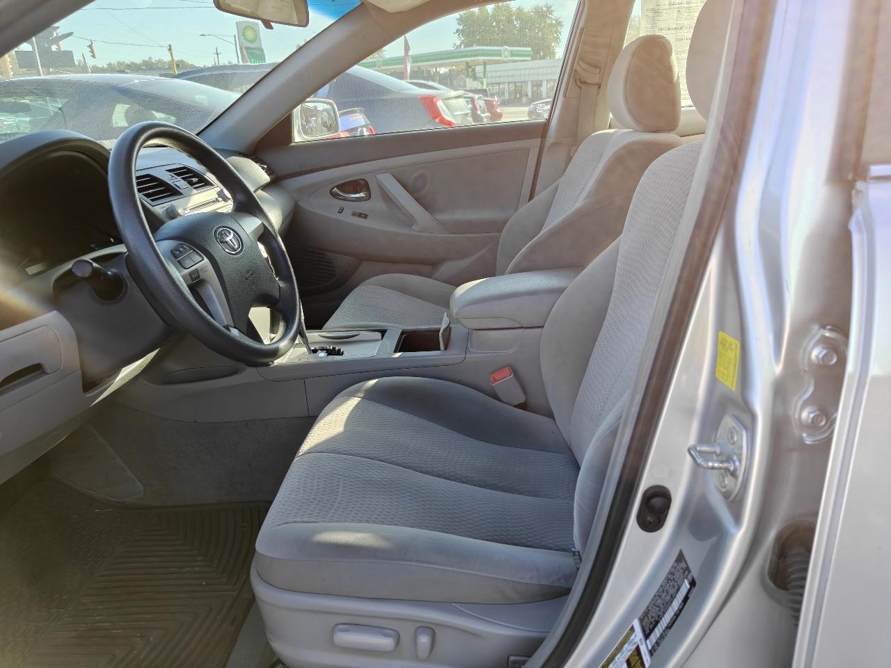 Toyota Camry LE 6-Spd AT 2011