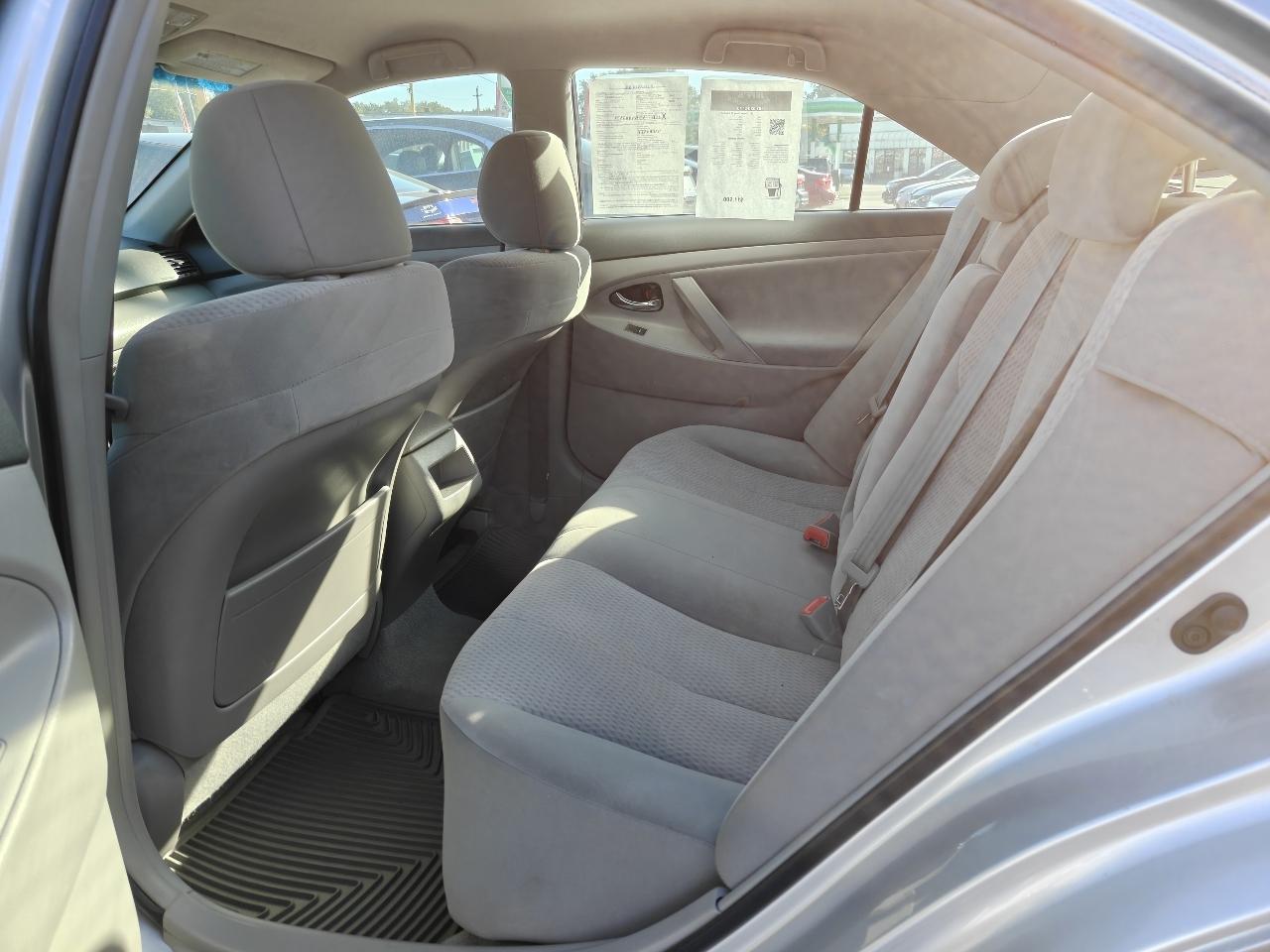 Toyota Camry LE 6-Spd AT 2011