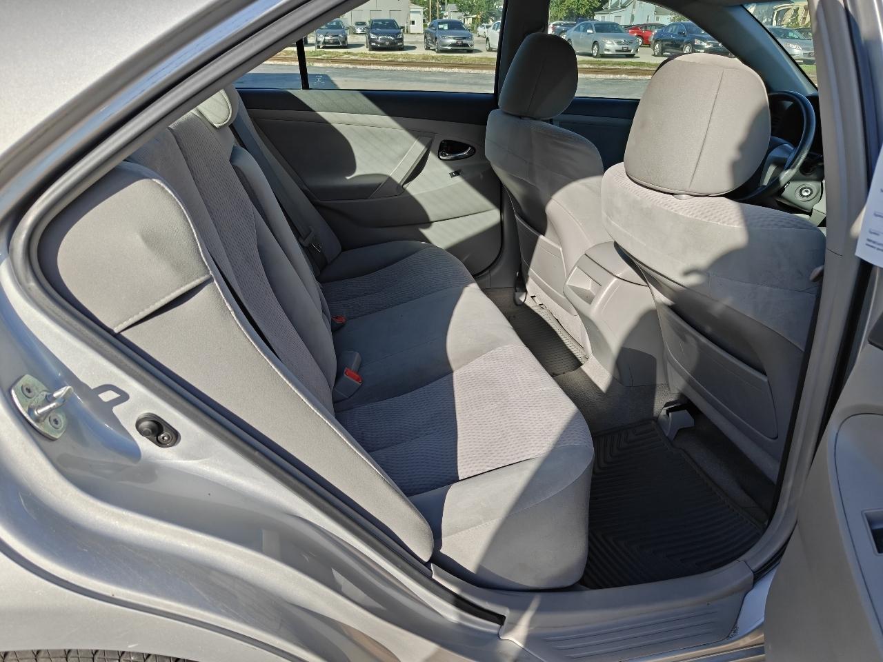 Toyota Camry LE 6-Spd AT 2011