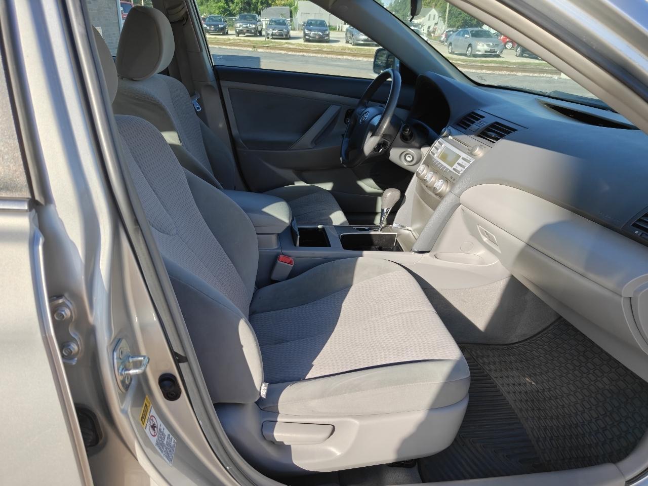 Toyota Camry LE 6-Spd AT 2011