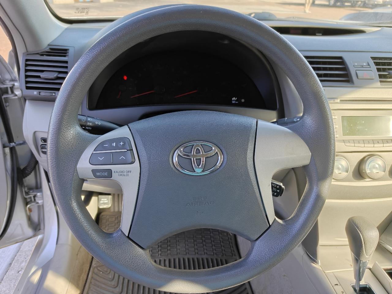 Toyota Camry LE 6-Spd AT 2011