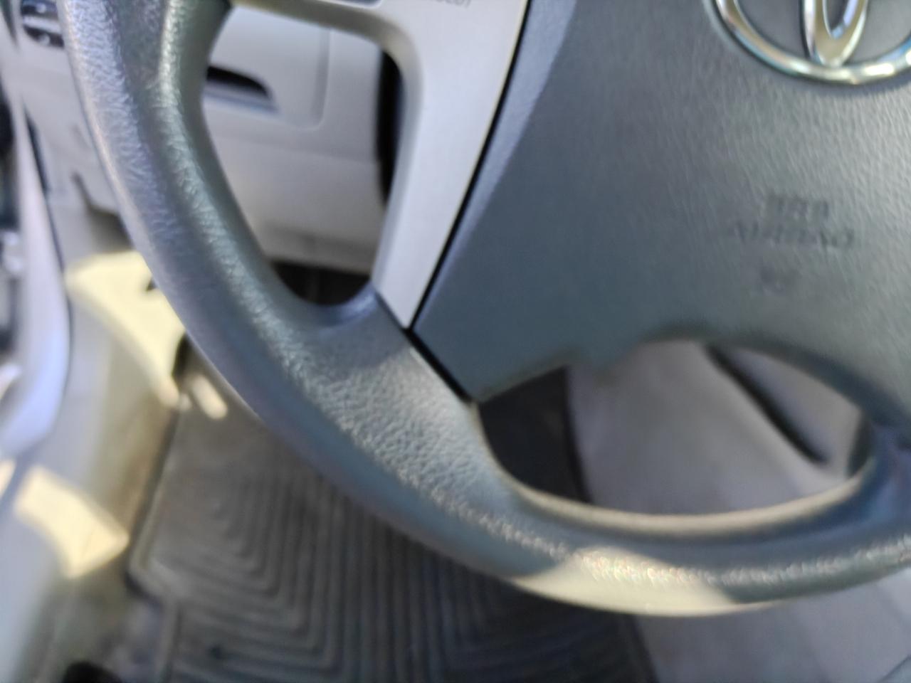 Toyota Camry LE 6-Spd AT 2011