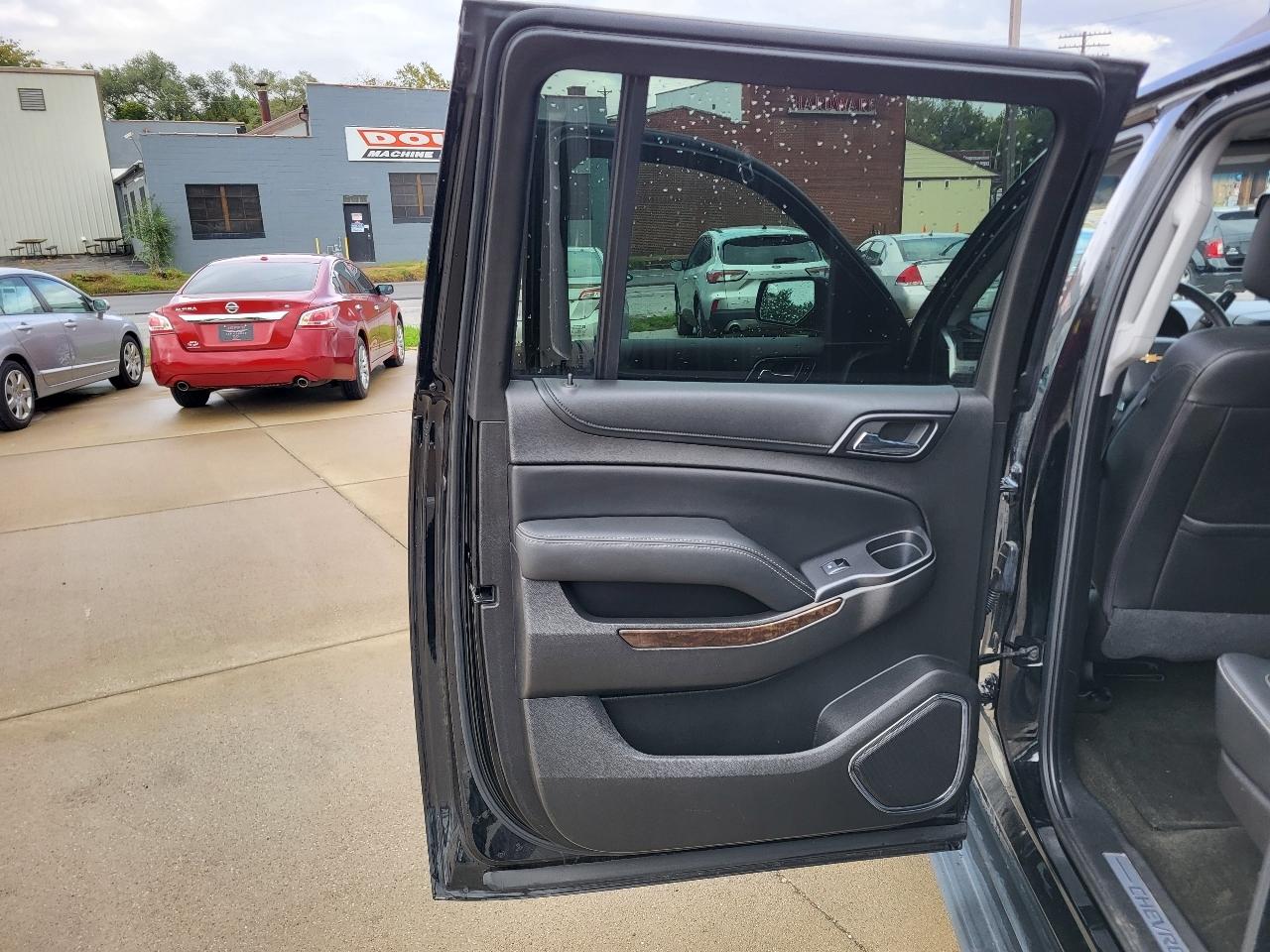Chevrolet Suburban LT 4WD 2016