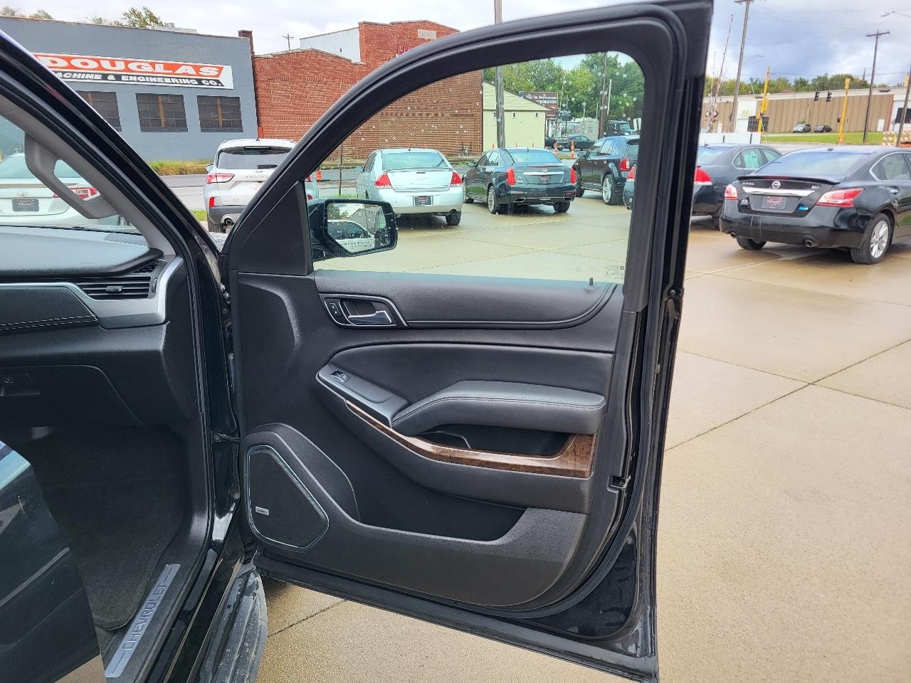 Chevrolet Suburban LT 4WD 2016