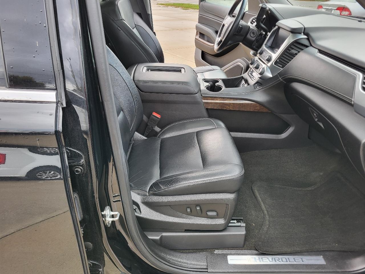 Chevrolet Suburban LT 4WD 2016